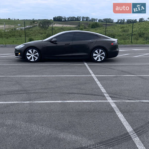 Tesla Model S 2016