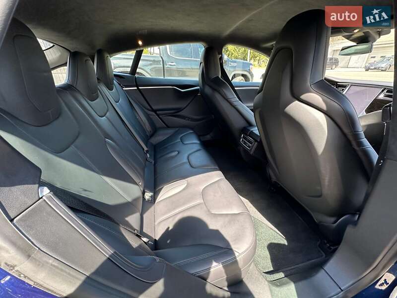 Ліфтбек Tesla Model S 2016 в Черкасах