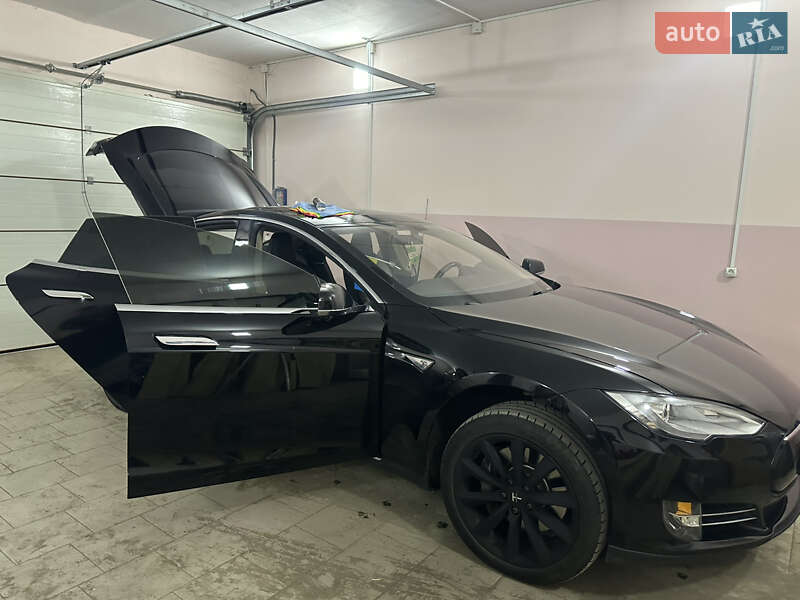 Лифтбек Tesla Model S 2013 в Виннице