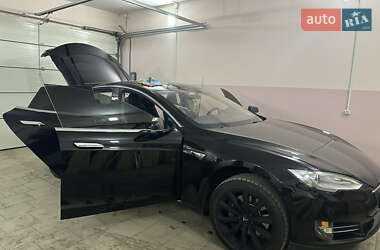 Лифтбек Tesla Model S 2013 в 