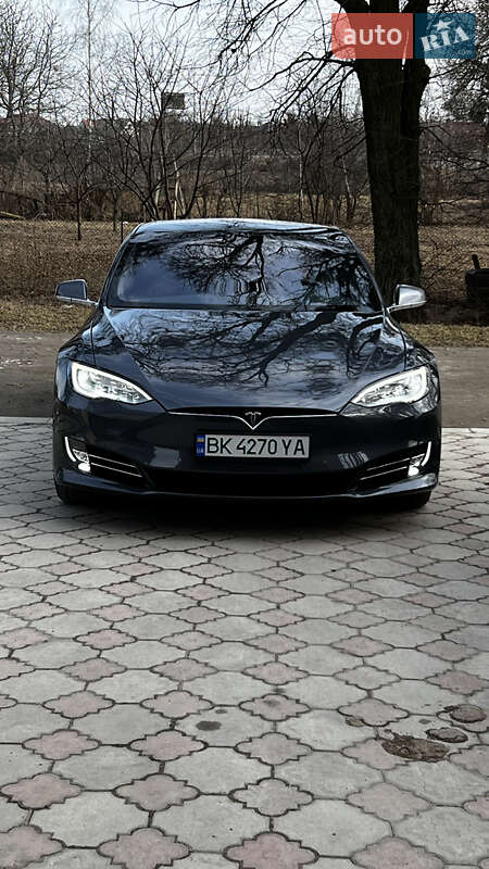 Ліфтбек Tesla Model S 2020 в Рівному