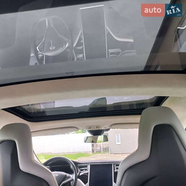 Лифтбек Tesla Model S 2016 в Радехове
