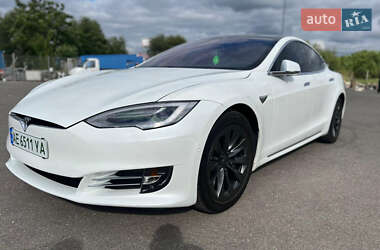 Лифтбек Tesla Model S 2019 в 