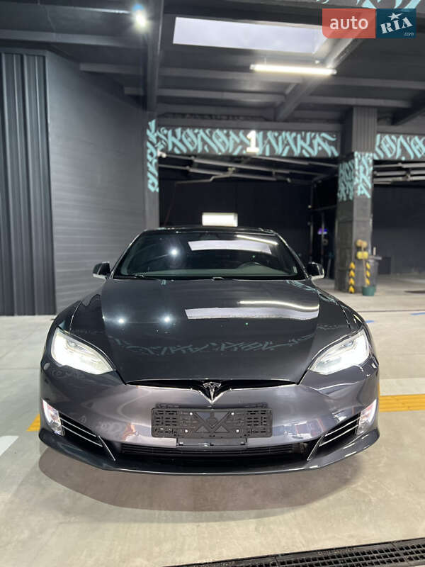 Ліфтбек Tesla Model S 2018 в Самборі