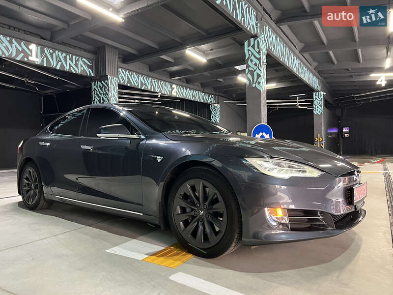 Ліфтбек Tesla Model S 2018 в Самборі