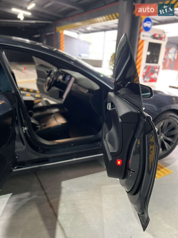 Ліфтбек Tesla Model S 2018 в Самборі
