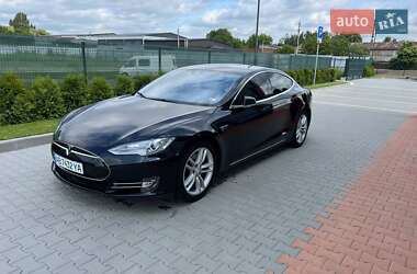 Лифтбек Tesla Model S 2015 в Виннице