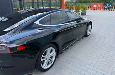 Лифтбек Tesla Model S 2015 в 