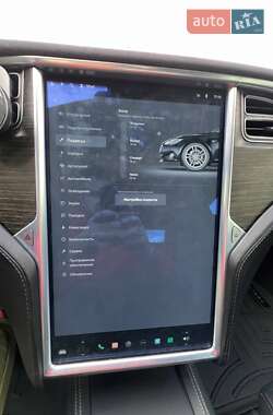 Лифтбек Tesla Model S 2015 в 