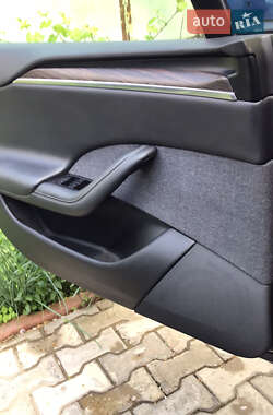 Лифтбек Tesla Model S 2022 в 