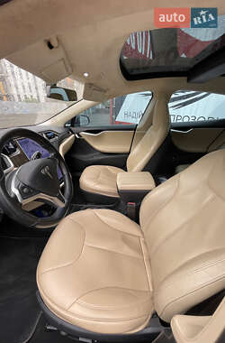 Лифтбек Tesla Model S 2013 в 