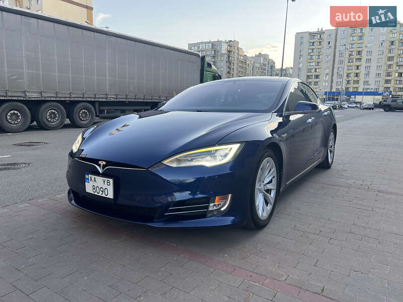 Лифтбек Tesla Model S 2017 в Киеве фото 3 Лифтбек Tesla Model S 2017 в Киеве