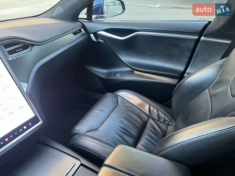 Лифтбек Tesla Model S 2017 в Киеве фото 30 Лифтбек Tesla Model S 2017 в Киеве