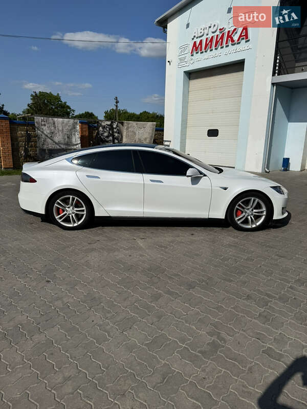 Лифтбек Tesla Model S 2015 в Владимире