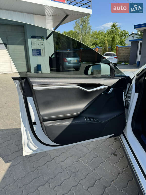 Лифтбек Tesla Model S 2015 в Владимире