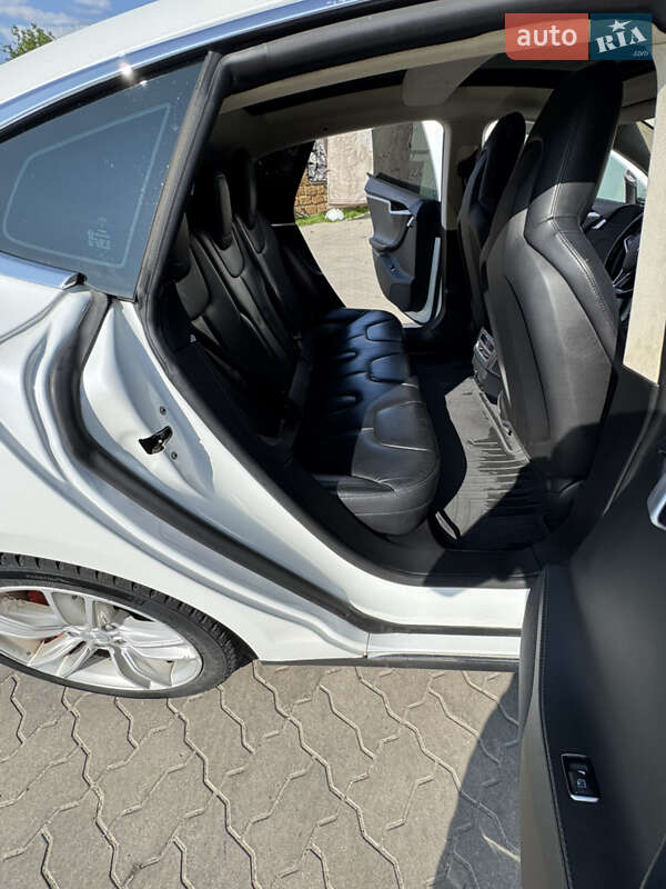 Лифтбек Tesla Model S 2015 в Владимире