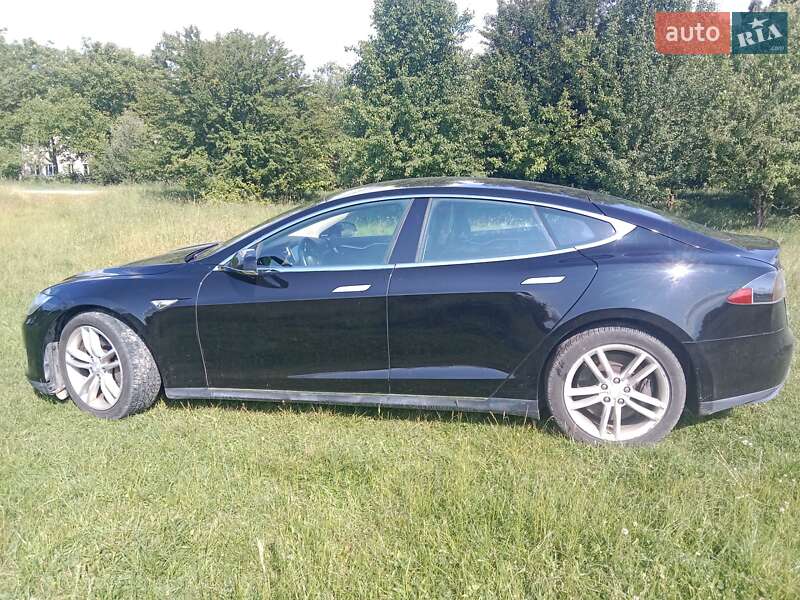 Лифтбек Tesla Model S 2014 в Ивано-Франковске