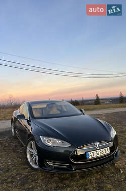 Лифтбек Tesla Model S 2013 в 