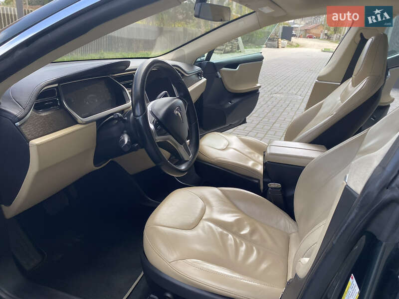 Ліфтбек Tesla Model S 2013 в Івано-Франківську