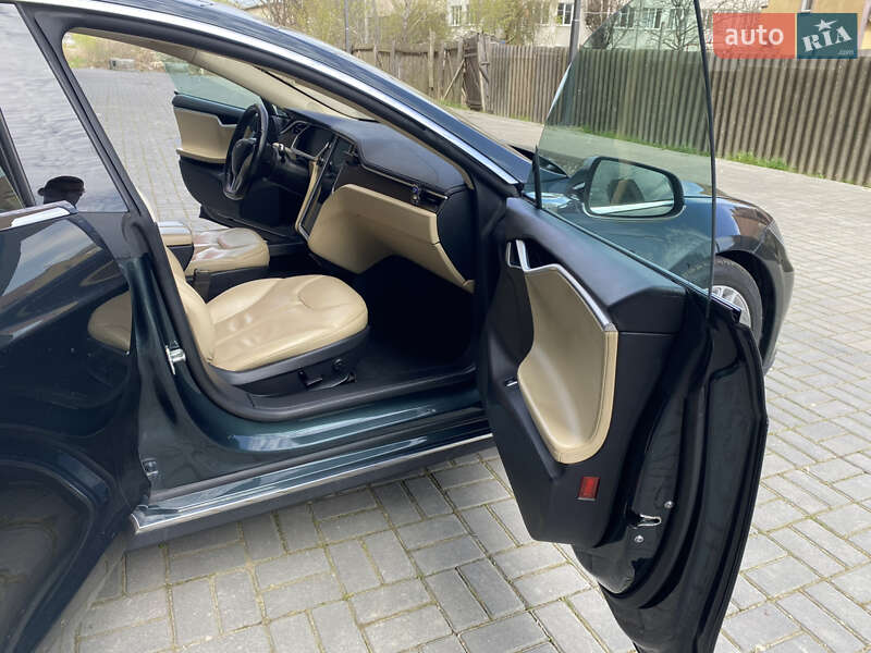 Ліфтбек Tesla Model S 2013 в Івано-Франківську