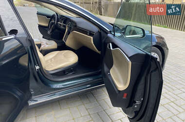 Лифтбек Tesla Model S 2013 в 