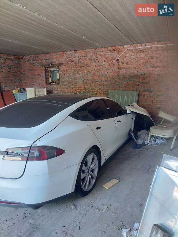 Лифтбек Tesla Model S 2015 в Хмельницком фото 2 Лифтбек Tesla Model S 2015 в Хмельницком