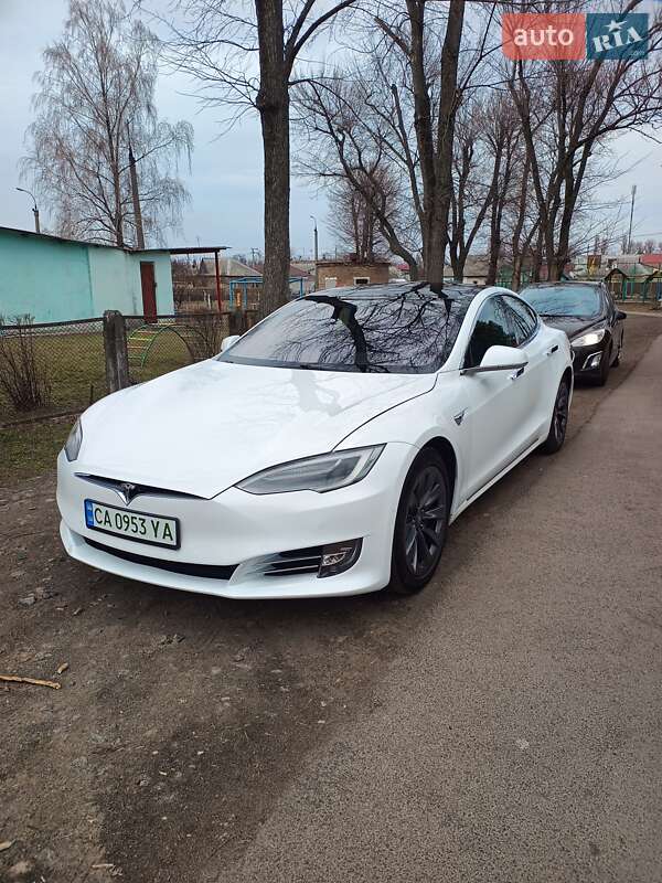 Ліфтбек Tesla Model S 2017 в 