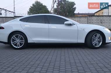 Лифтбек Tesla Model S 2015 в 