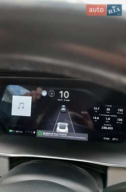 Лифтбек Tesla Model S 2015 в 