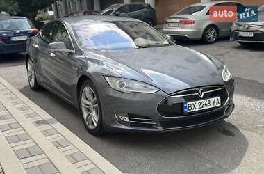 Лифтбек Tesla Model S 2013 в 