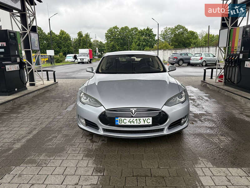 Лифтбек Tesla Model S 2013 в 