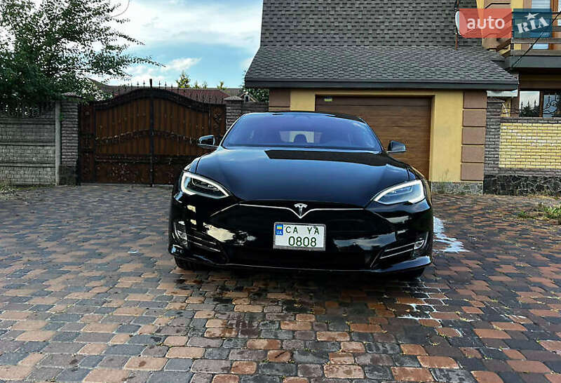 Лифтбек Tesla Model S 2019 в 