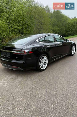 Лифтбек Tesla Model S 2014 в 