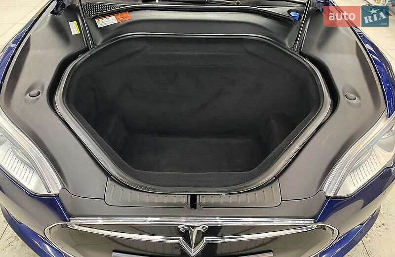 Лифтбек Tesla Model S 2016 в Киеве фото 16 Лифтбек Tesla Model S 2016 в Киеве