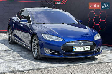 Лифтбек Tesla Model S 2016 в 