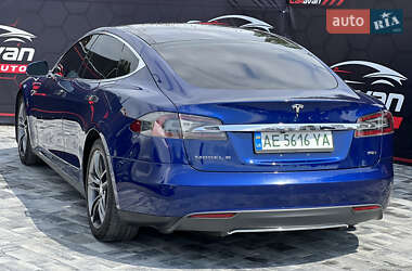 Лифтбек Tesla Model S 2016 в 