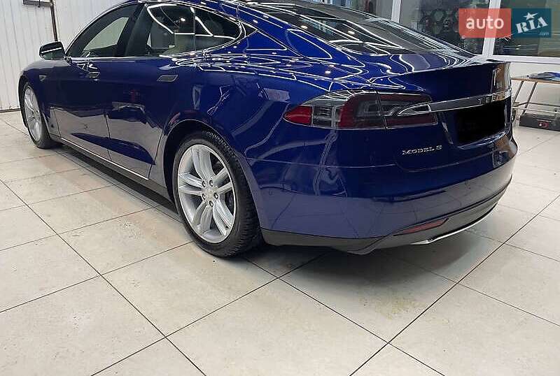 Лифтбек Tesla Model S 2016 в Киеве фото 8 Лифтбек Tesla Model S 2016 в Киеве