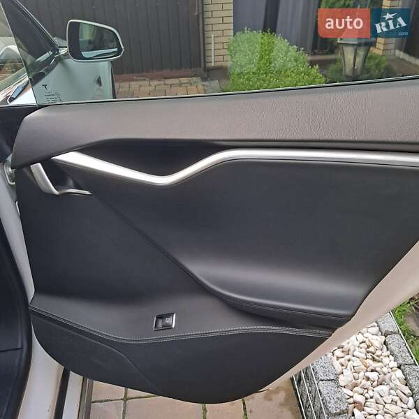 Ліфтбек Tesla Model S 2014 в Вінниці