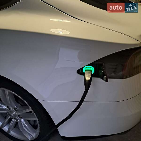 Ліфтбек Tesla Model S 2014 в Вінниці