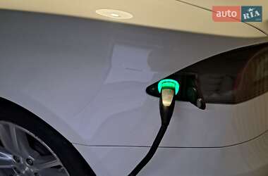 Лифтбек Tesla Model S 2014 в 