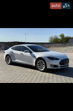 Лифтбек Tesla Model S 2014 в 