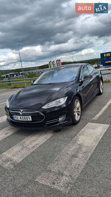 Лифтбек Tesla Model S 2014 в 