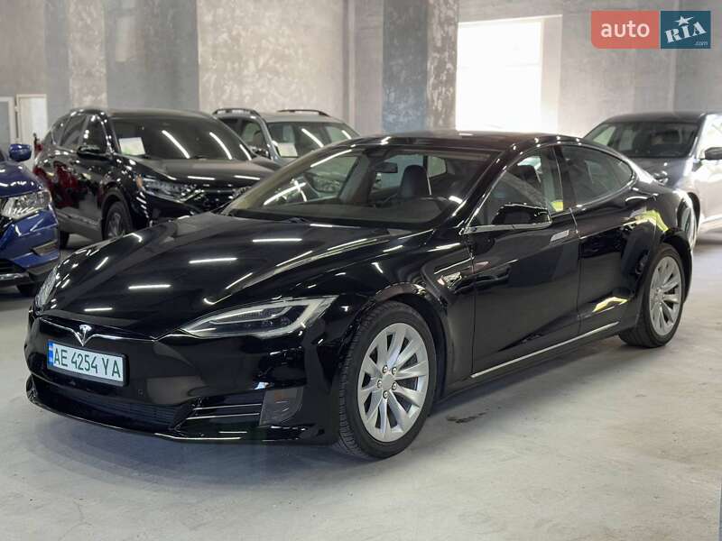 Лифтбек Tesla Model S 2016 в 
