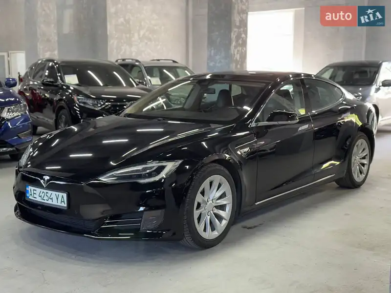 Лифтбек Tesla Model S 2016 в 
