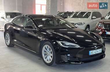 Лифтбек Tesla Model S 2016 в 