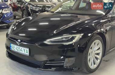 Лифтбек Tesla Model S 2016 в 