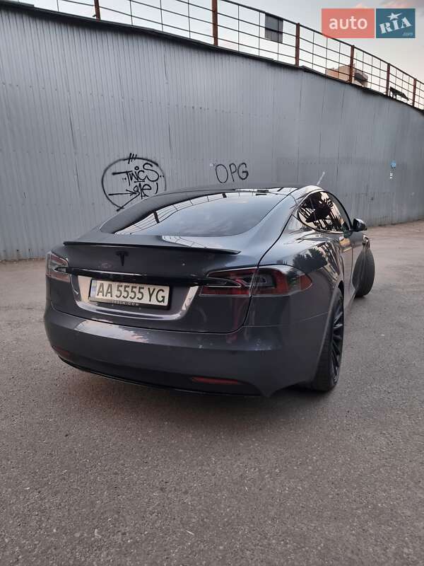 Лифтбек Tesla Model S 2020 в Львове