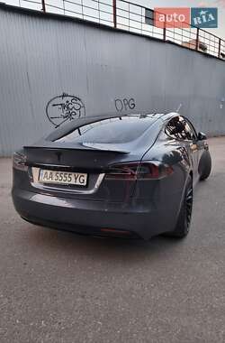 Лифтбек Tesla Model S 2020 в 