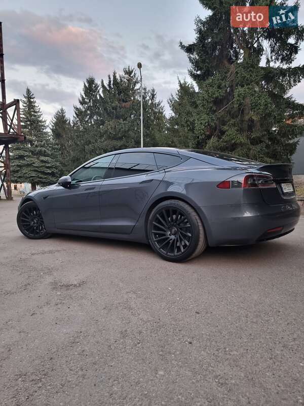 Лифтбек Tesla Model S 2020 в Львове