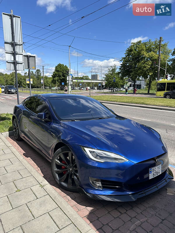 Лифтбек Tesla Model S 2016 в Львове